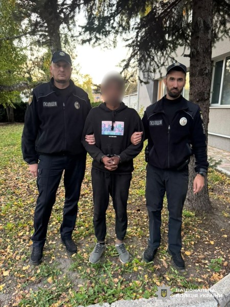 Поліцейські затримують правопорушника