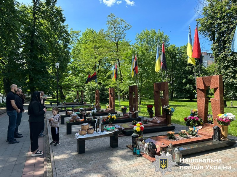 Сьогодні, 29 травня, у Меморіальному сквері обласного центру відбулися поминальні заходи з нагоди 12-ї річниці трагедії поблизу Слов’янська, де у 2014 році загинули прикарпатські правоохоронці та українські військовослужбовці.