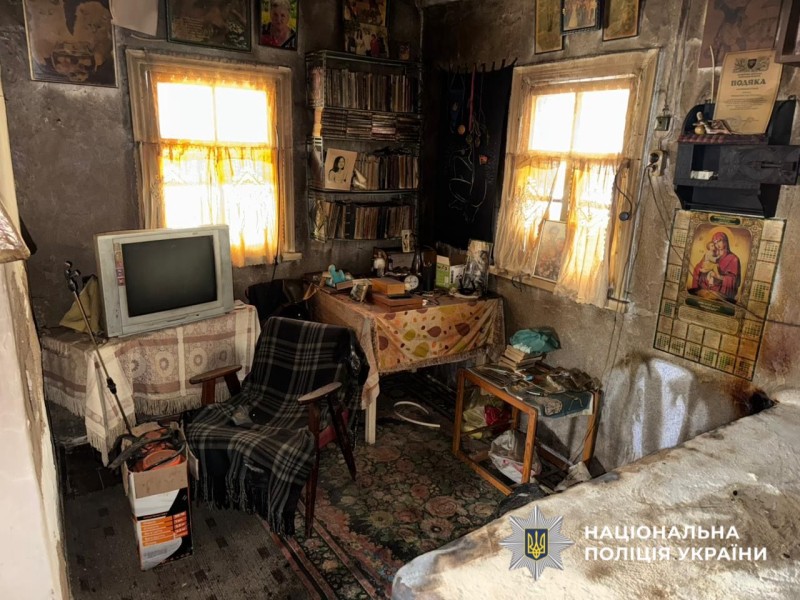 На фото зображена кімната будинку, в якому сталася пожежа.