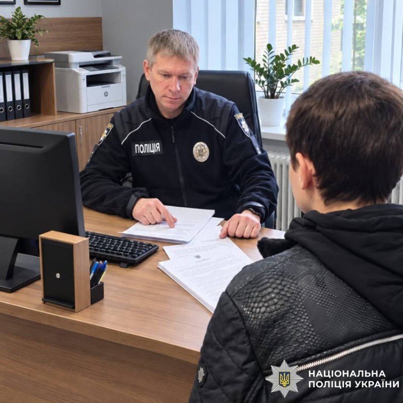 За систематичне домашнє насильство над матір’ю слідчі повідомили харків’янину про підозру