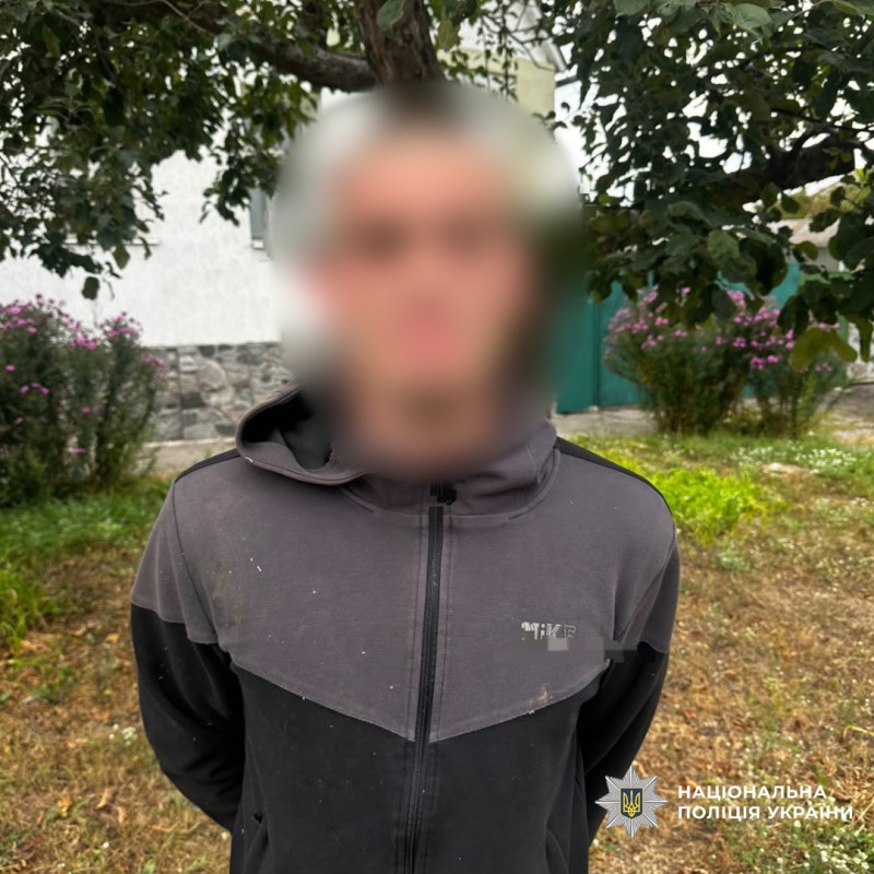 Поліцейські Харкова затримали зловмисника, який відібрав у жінки мобільний телефон