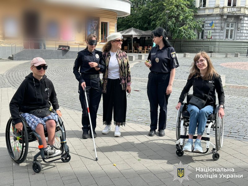 Тиждень безбар’єрності в Івано-Франківську об’єднав учасників навколо теми доступного середовища та рівних можливостей. До заходу долучилися поліцейські Прикарпаття, наголосивши на важливості підтримки інклюзивних ініціатив.