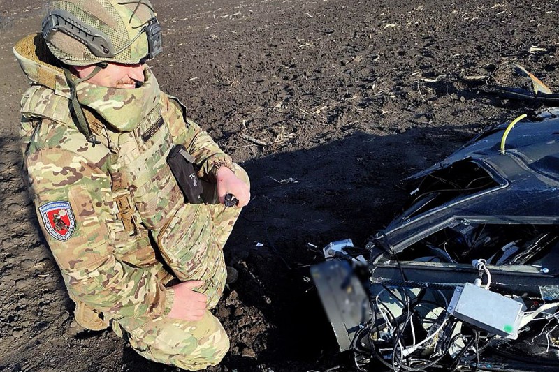 поліцейський працює на місці події