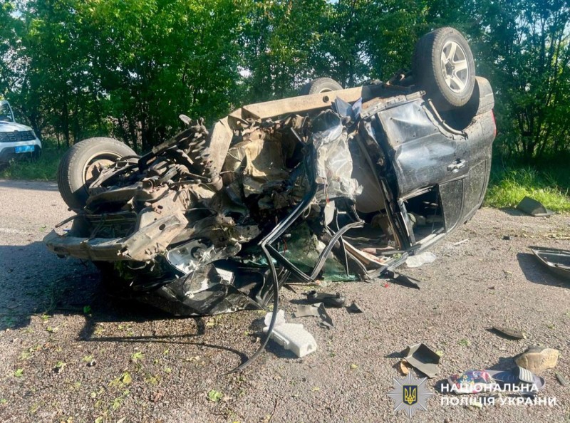 На фото зображено автомобіль який потрапив у ДТП