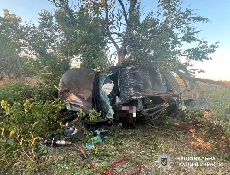 Пошкоджений автомобіль на місці ДТП