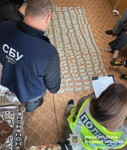 Працівники поліції і СБУ проводять слідчі дії