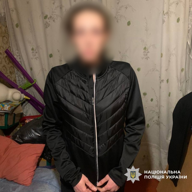 У Харкові поліція затримала жінку, яка намагалася приховати побиття пасинка, що призвело до його смерті
