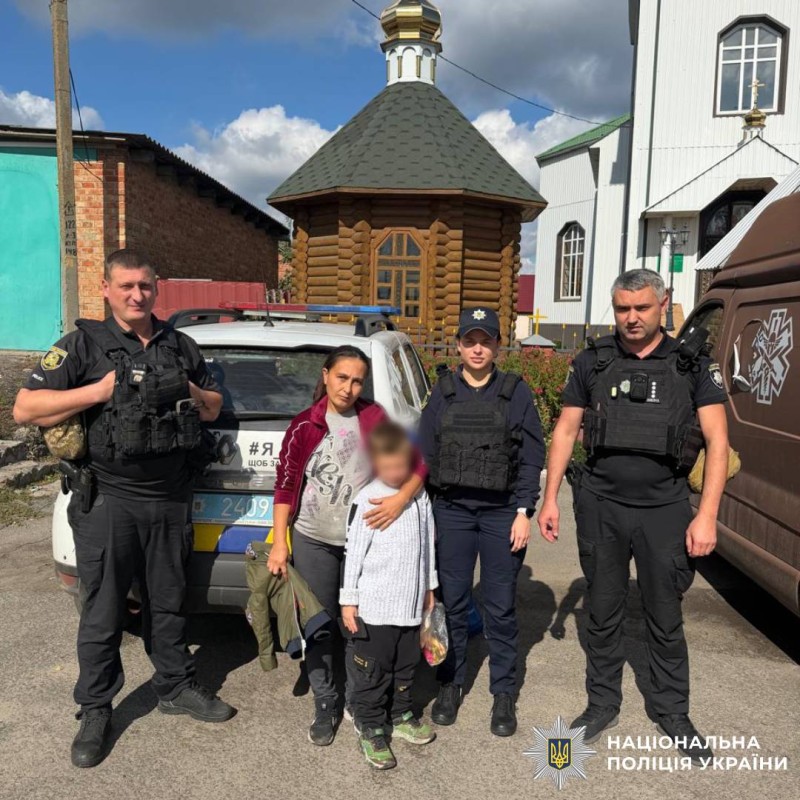 Поліцейські спільно з військовими евакуювали дитину з небезпечної території на Куп’янщині