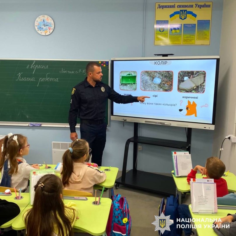 «Урок безпеки»: поліцейські Харкова провели профілактичний захід для школярів