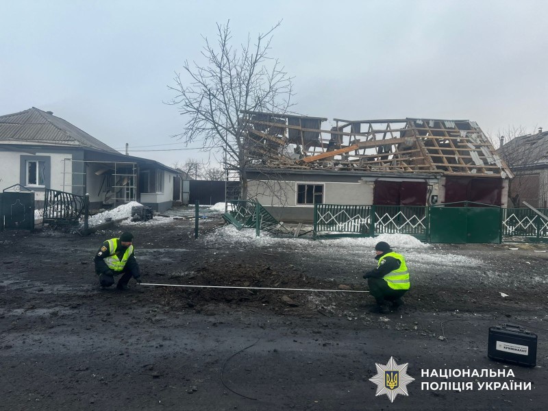 поліцейські документують наслідки ворожих обстрілів