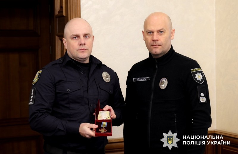 Євген Рогачов вручив нагороду поліцейському