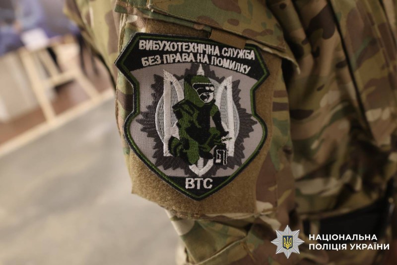 Очільник поліції Харківщини Петро Токар взяв участь у відкритті фотовиставки «Жінки в розмінуванні»