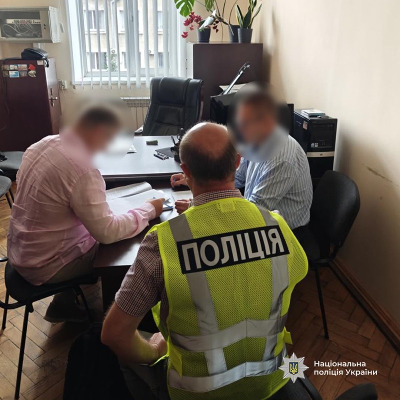 Поліцейські Івано-Франківщини та обласна прокуратура готують документи для екстрадиції з Іспанії 40-річного жителя Київщини, якого підозрюють у масштабних махінаціях із тарифами на тепло в Івано-Франківську.