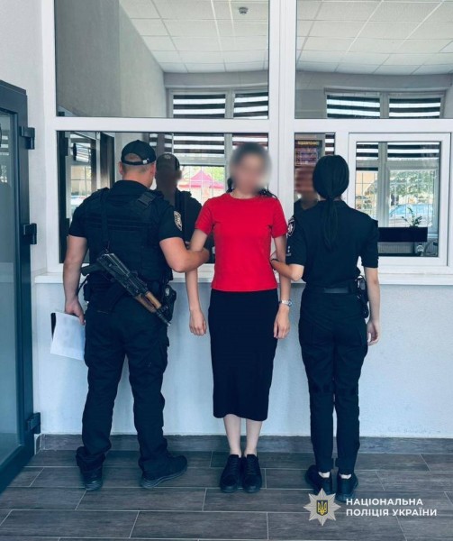 поліцейські затримали зловмисницю, яка переправляла військовозобов’язаних чоловіків у берегівському районі
