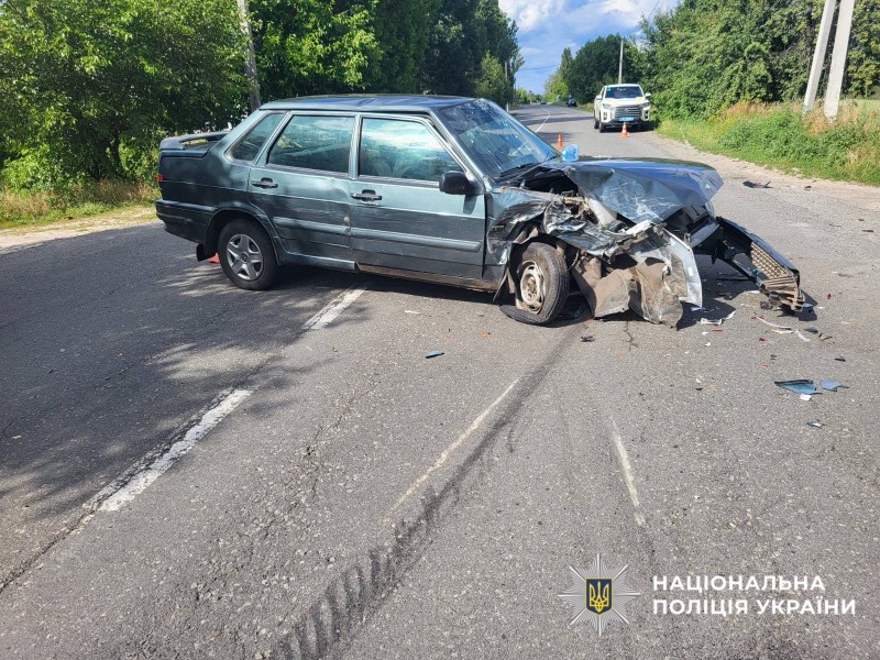 На фотографії зображено автомобіль, який є учасником ДТП.