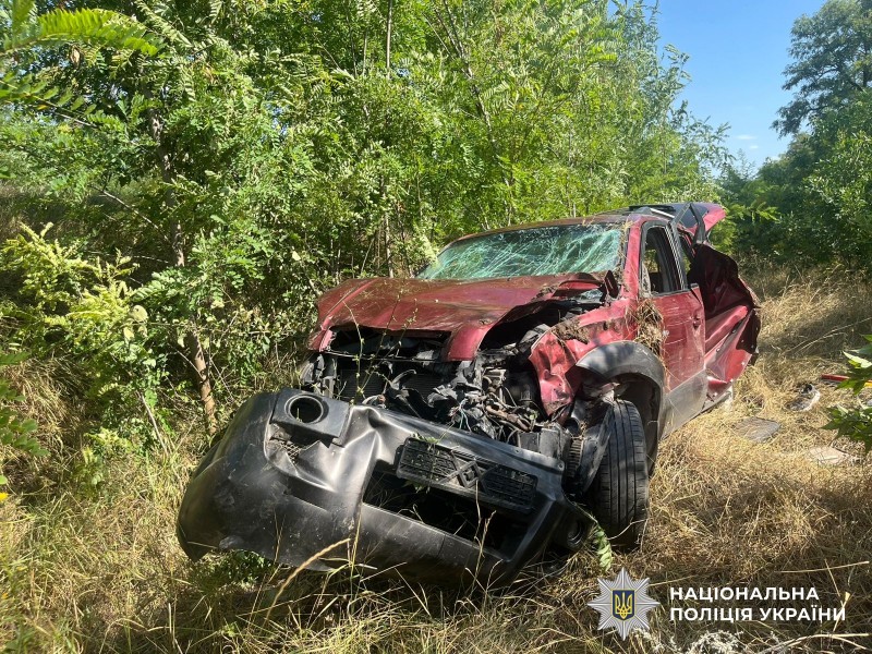 Пошкоджений автомобіль на місці ДТП