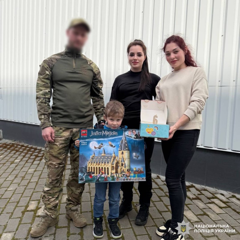 Бійці батальйону поліції особливого призначення(стрілецький) Харківщини привітали сина загиблого побратима з шестиріччям