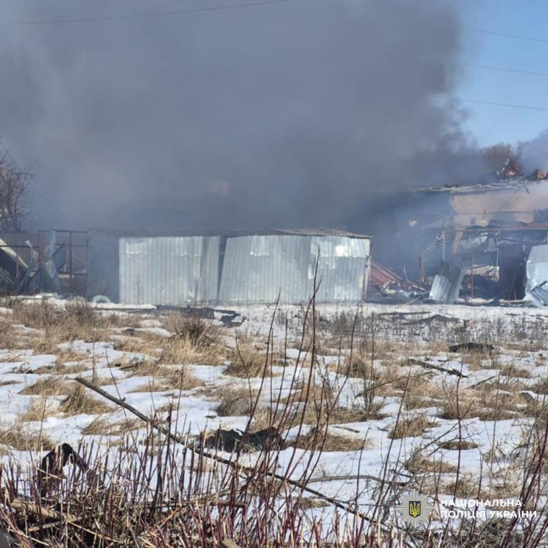 На Харківщині від ворожого удару постраждали п’ятеро людей, серед яких двоє дітей: поліція документує наслідки воєнного злочину