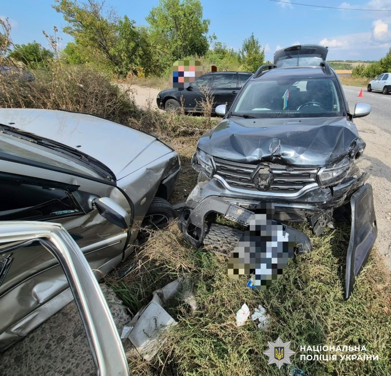 Пошкоджені автомобілі на місці ДТП