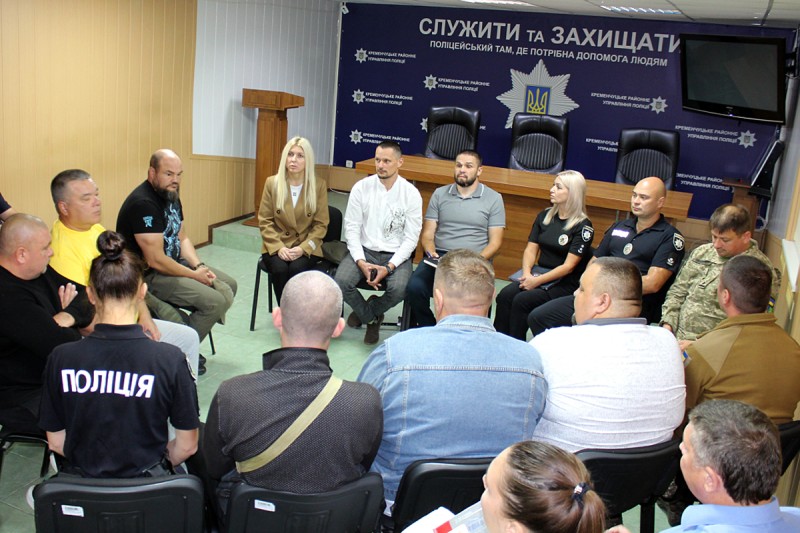 Учасники обговорюють питання щодо працевлаштування ветеранів і ветеранок російсько-української війни