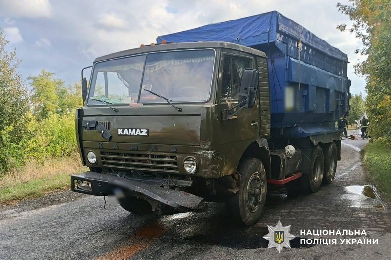 У Миргородському районі зіткнулися легковий автомобіль з вантажівкою: поліція з’ясовує обставини події