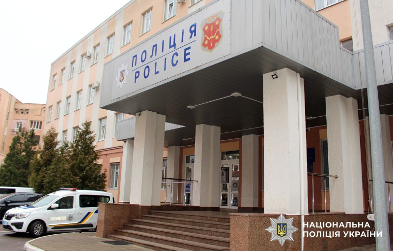 У Полтаві жінка випала з шостого поверху: поліція з’ясовує обставини