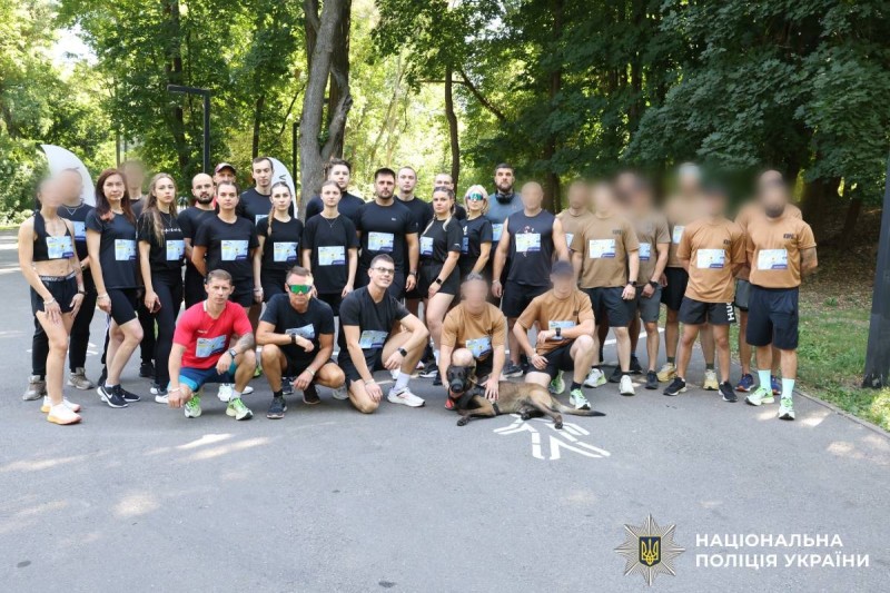 Поліцейські Харківщини долучилися до забігу «Шаную воїнів, біжу за Героїв України»