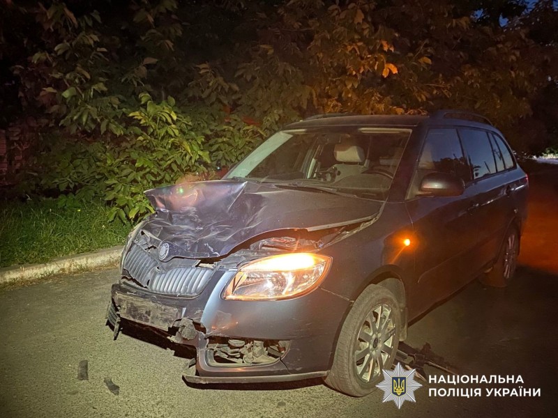 Пошкоджений автомобіль на місці ДТП