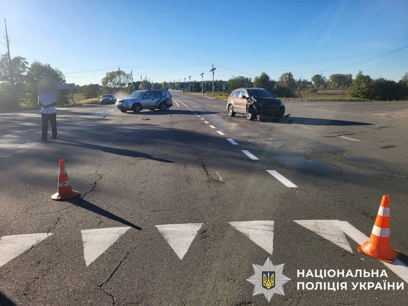На фото понівечені автівки. Фото з місця ДТП.