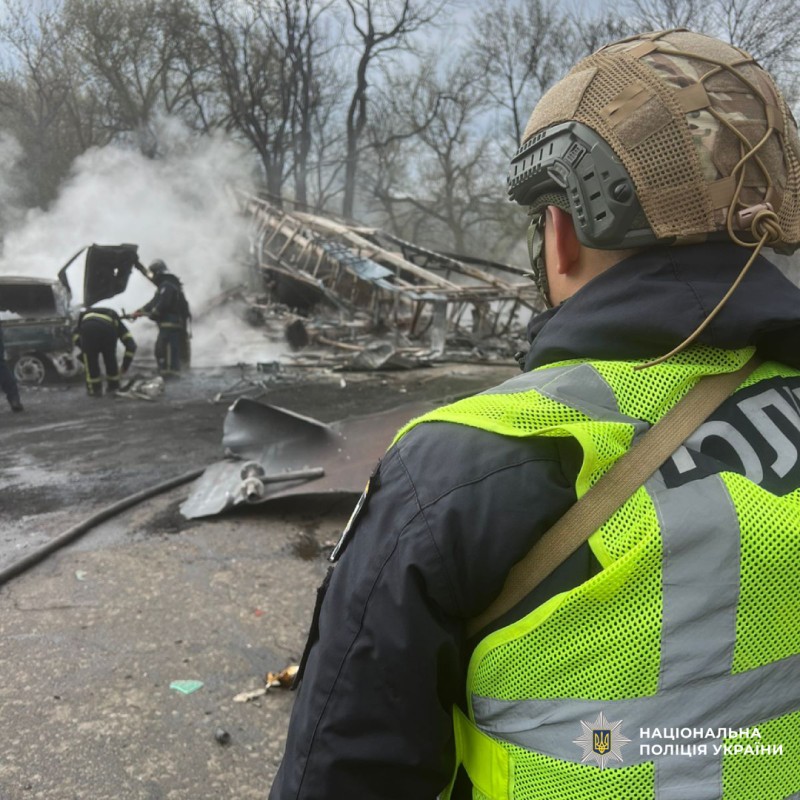 Через численні ранкові обстріли по Харківській області постраждали двоє чоловіків: поліція працює на місцях влучань