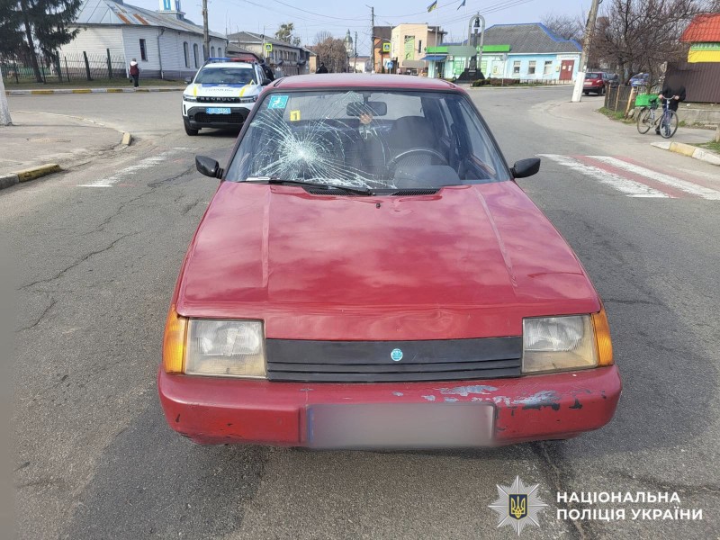 На фото авто порушника, учасника ДТП на дорозі.