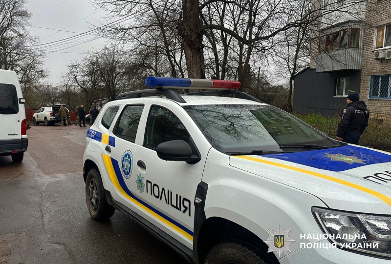 поліцейська машина в районі місця події