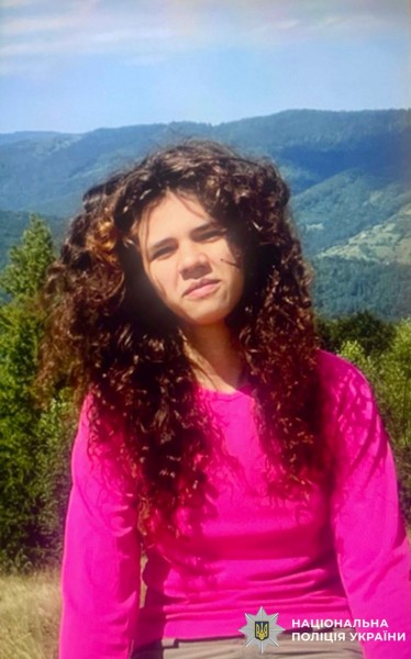 На фоторафії зображеа зникла дівчина на Білоцерківщині, яку розшукує поліція.