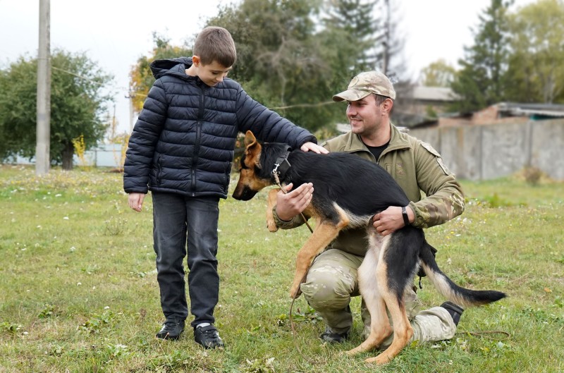 Каністерапія для поліцейських-захисників та їхніх родин