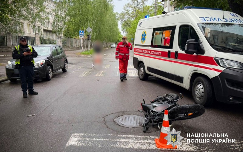У Кременчуці зіткнулися автомобіль та електровелосипед: травмовані двоє неповнолітніх