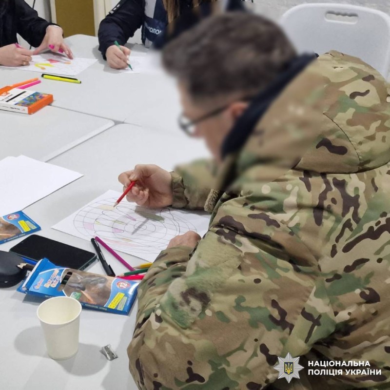 Психолог поліції Харківщини провела арттерапевтичне заняття для військовослужбовців, які проходять реабілітацію