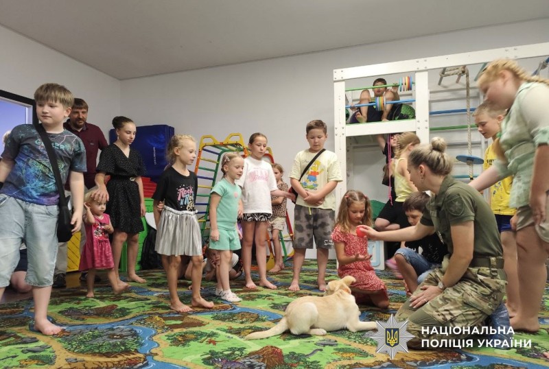 кінологи поліції провели захід для дітей