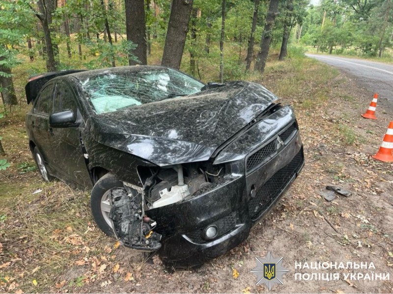 На фотографії зображено автомобіль, який є учасником ДТП.