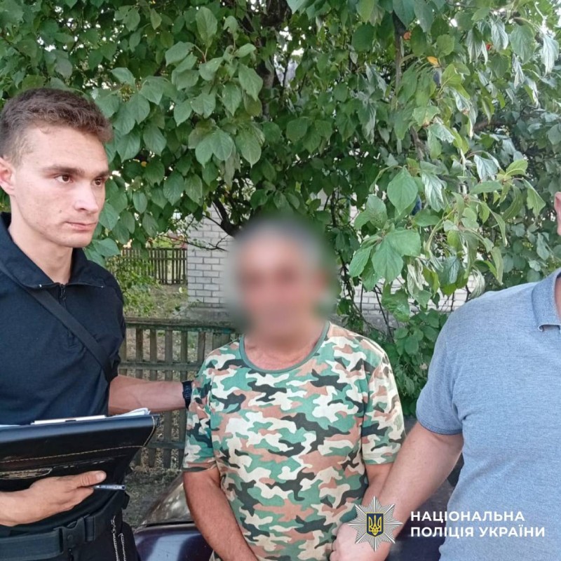 Поліцейські Берестинщини затримали чоловіка, який пограбував жінку
