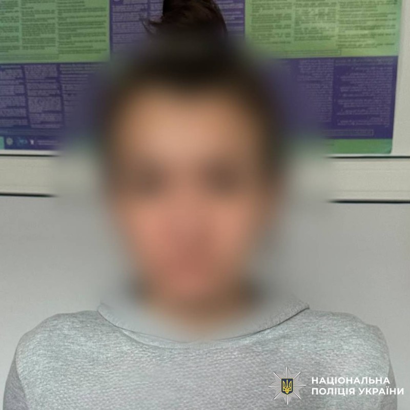 Поліцейські Харкова викрили жінку, яка намагалася заволодіти заощадженнями пенсіонерки під приводом допомоги доньці