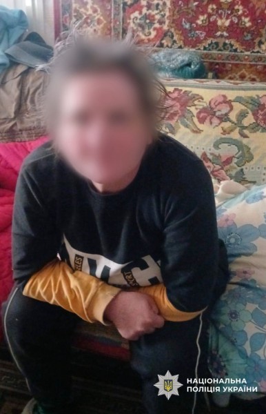 На фото затримана.