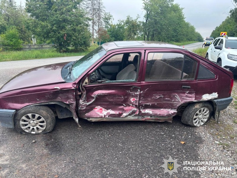 На Вінниччині трапилась ДТП за участю трьох автівок. Травмована одна людина