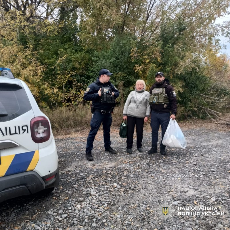 Поліцейські евакуювали жінку