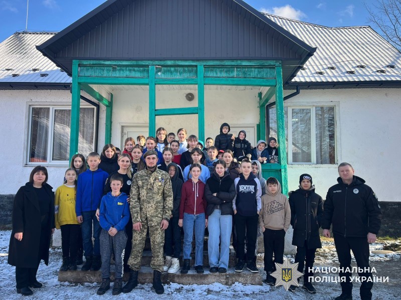 Зустріч учнів Квасівської школи із героєм - Степаном Дирдою