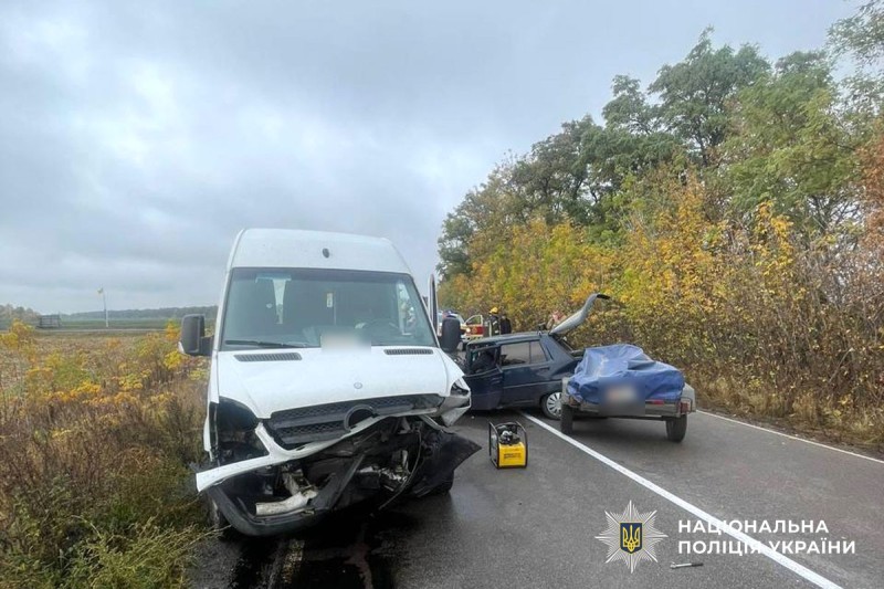Місце ДТП: пошкоджені транспортні засоби