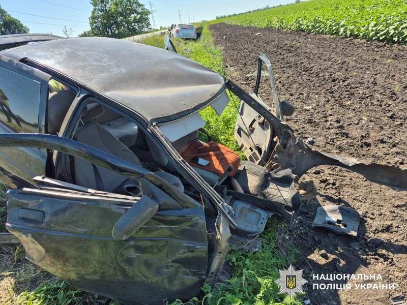 Пошкоджений автомобіль на місці ДТП