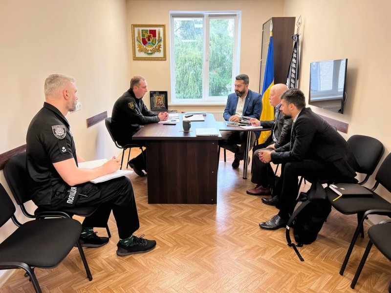 поліцейські луганщини об’єднують зусилля з міжнародним комітетом червоного хреста в розшуку зниклих безвісті