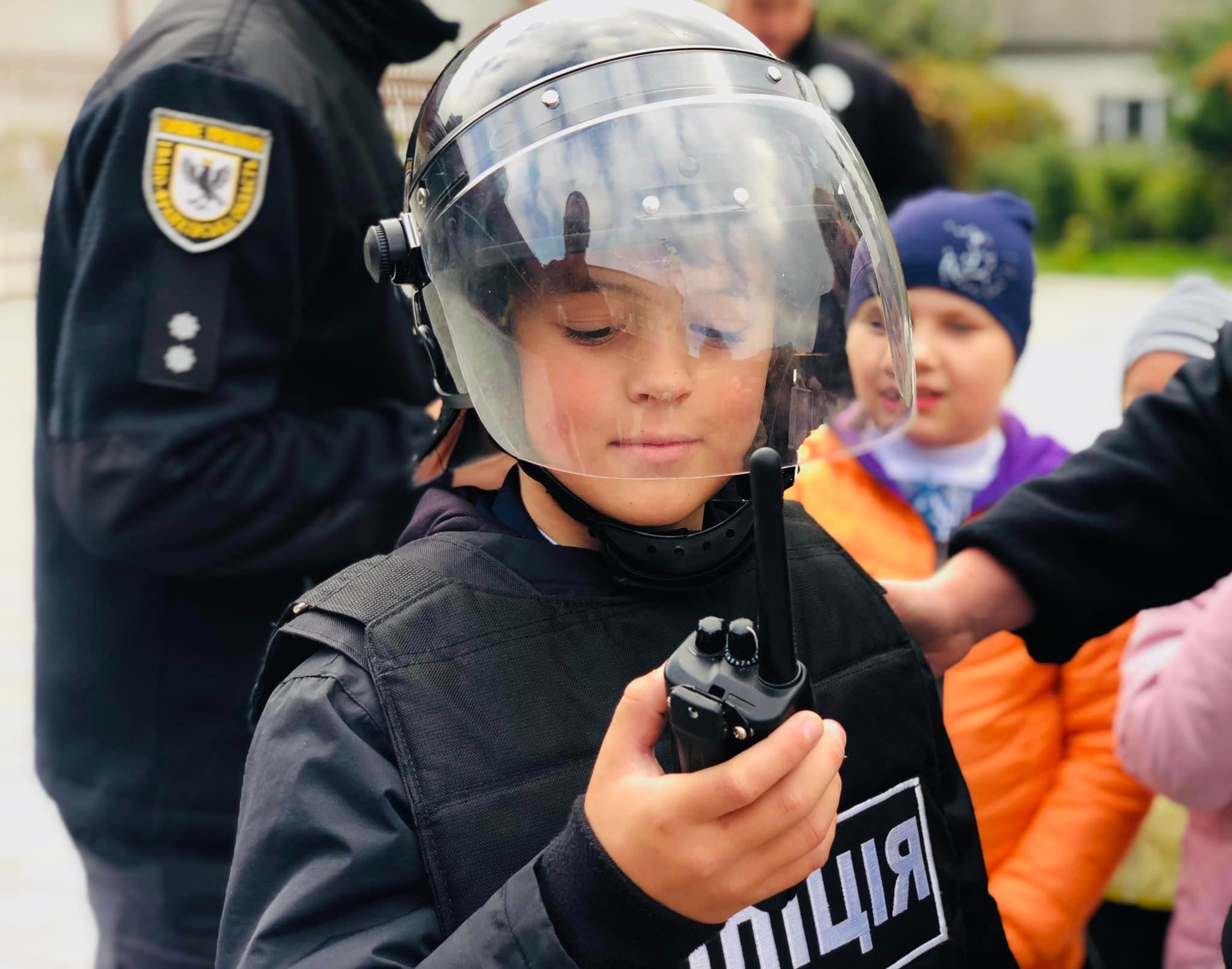 безпека понад усе: поліцейські ювенальної превенції провели для дітей тематичний урок