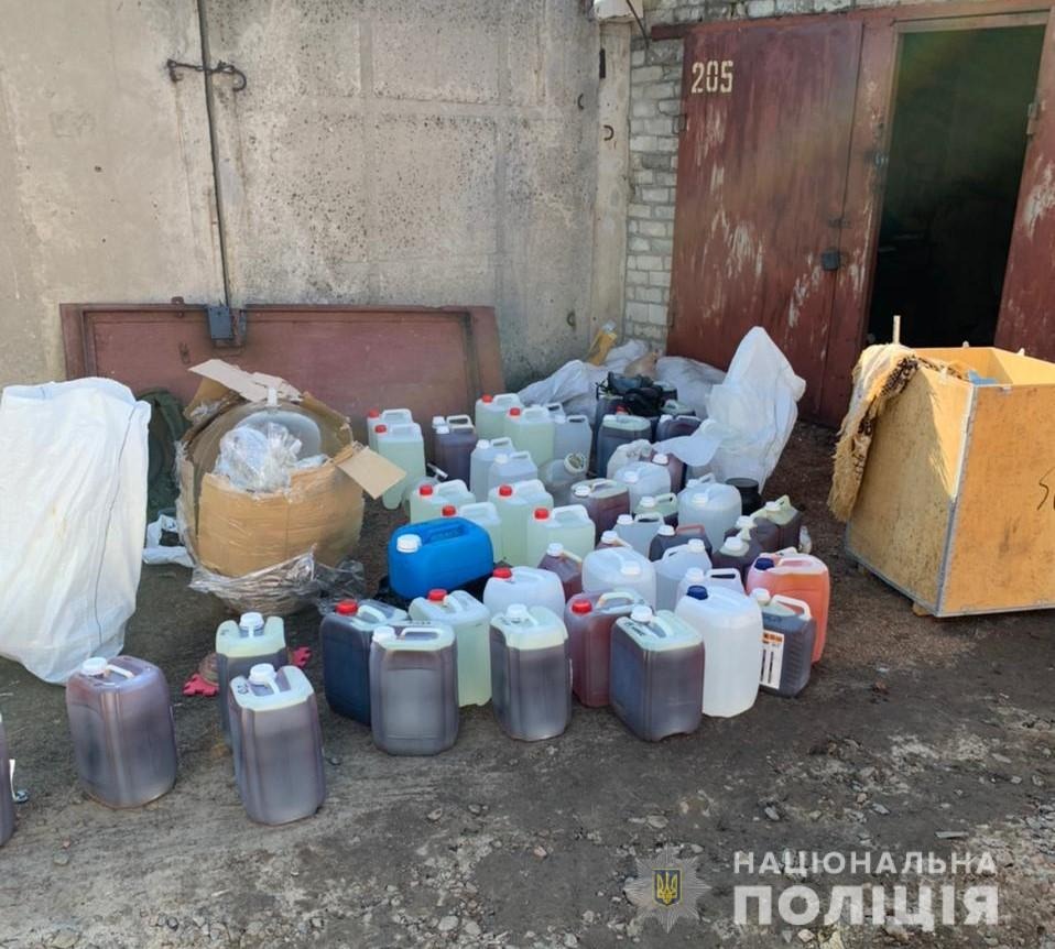 зберігали близько п’яти тонн прекурсорів для виготовлення наркотичних засобів: у києві перед судом постане злочинна організована група