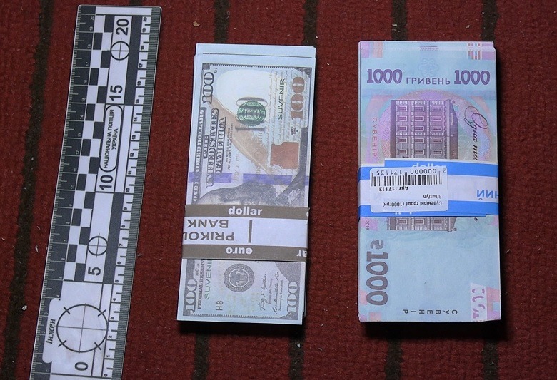 пропонували зняти «порчу» та виманювали гроші у пенсіонерів: поліцейські столиці затримали групу зловмисниць